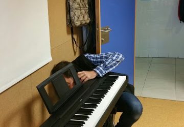 TENEMOS NUEVO TECLADO PARA EL AULA DE MÚSICA