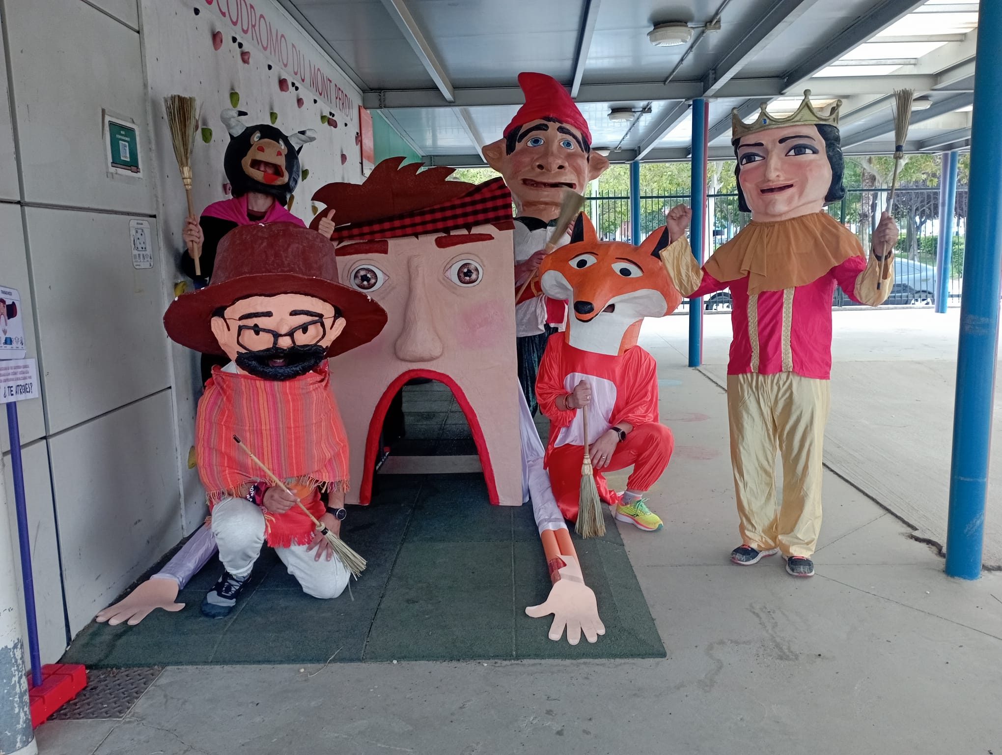 🎉 ¡Los cabezudos han salido al recreo!